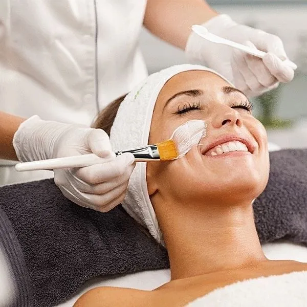 Soothe facial cream mask application to balance oil and hydrate skin